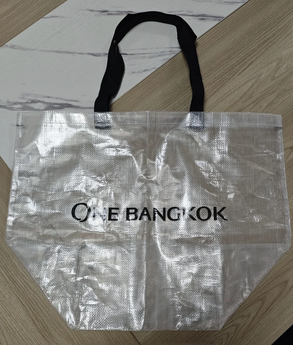สินค้าจริงกระเป๋า One Bangkok พร้อมหูหิ้วสีดำ
